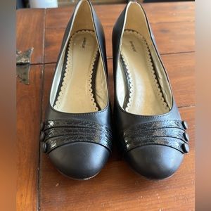 Avenue Paige Black Low Heel Pump